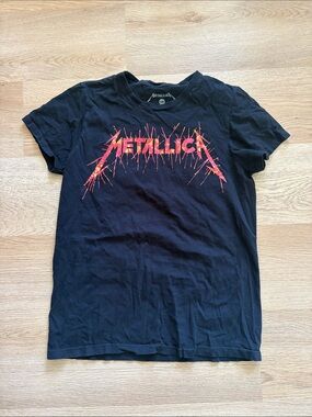 Live Nation Black Metallica Graphic Tee with Red Logo